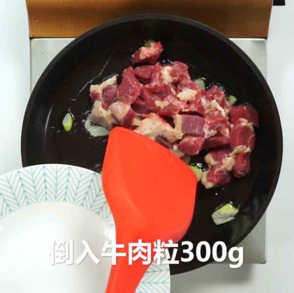 土豆炖牛肉的做法步骤：2