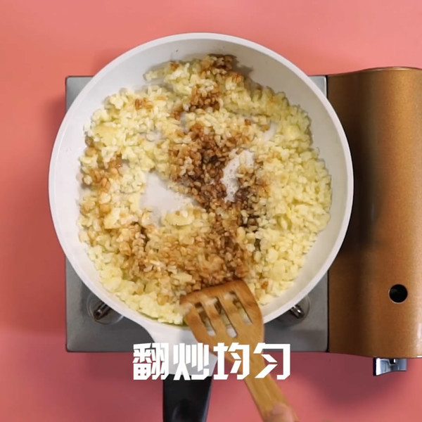酱油炒饭的做法步骤：4