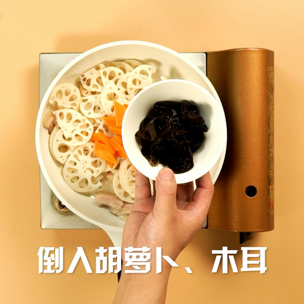 炒藕片的做法步骤：4