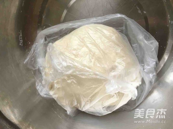 玫瑰红豆包的做法步骤:6