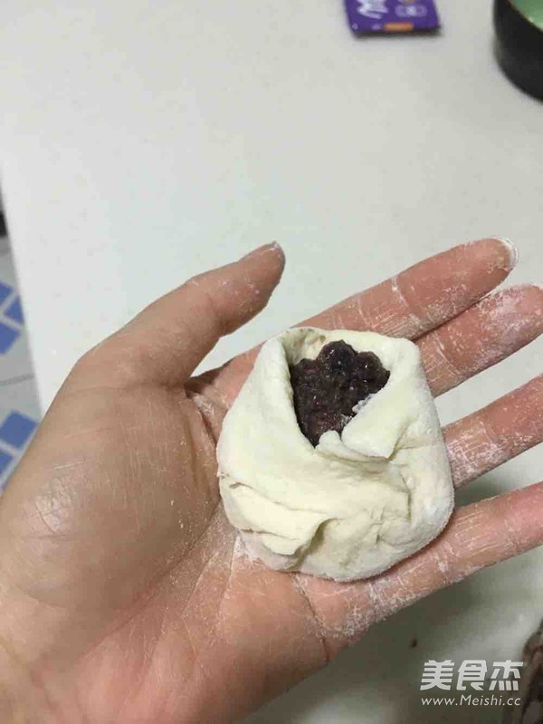 玫瑰红豆包的做法步骤:9
