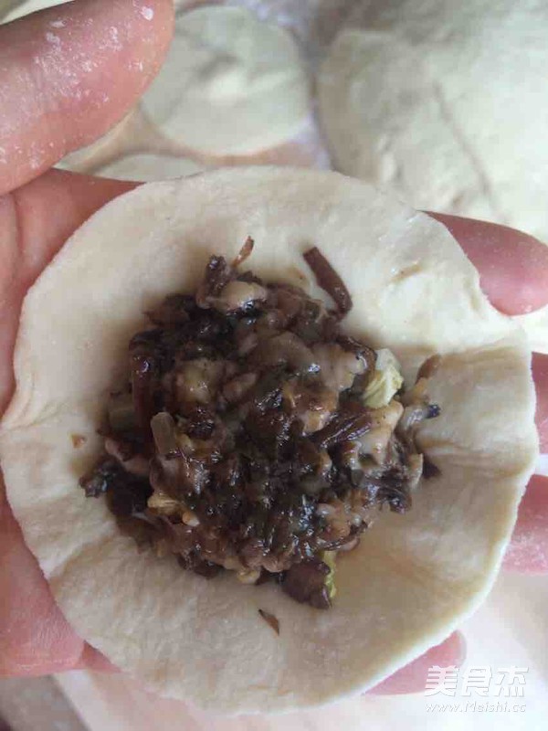 梅干菜肉包子的做法步骤:12