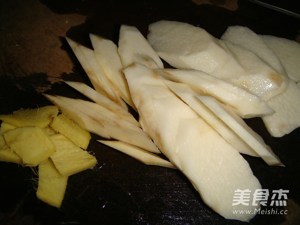 鱼头火锅的做法步骤：2