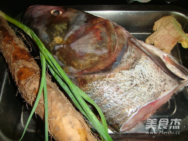 鱼头火锅的做法步骤：1