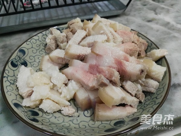 土豆红烧肉的做法步骤：3