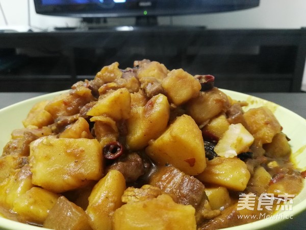 土豆红烧肉的做法步骤：12