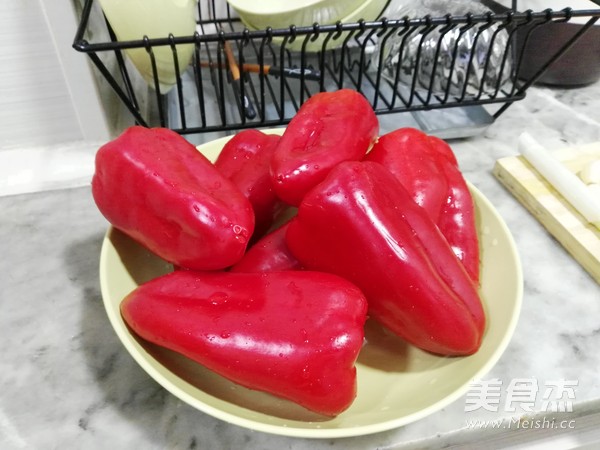 辣椒炒肉的做法步骤：1
