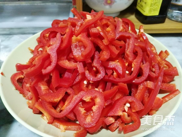 辣椒炒肉的做法步骤:2