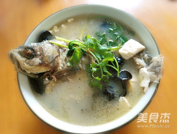 鲫鱼豆腐木耳汤的做法步骤：6