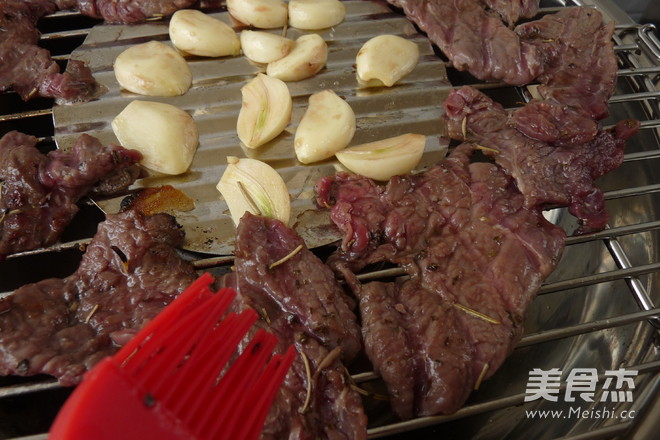BBQ:迷迭香烤牛肉的做法步骤:5
