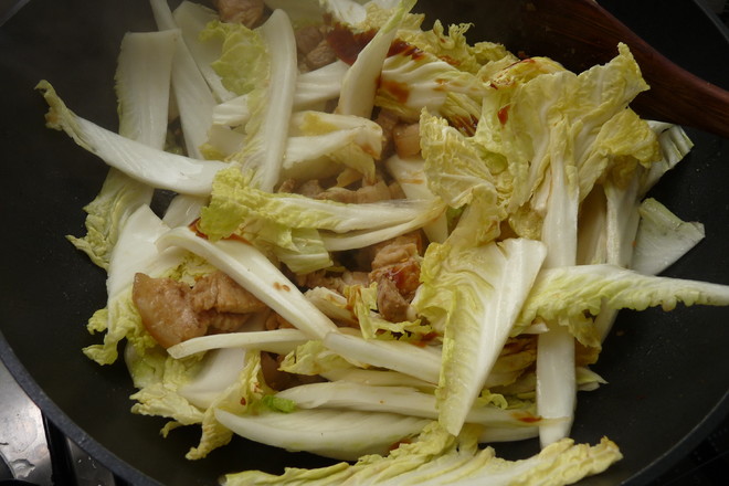 白菜回锅肉的做法步骤:9