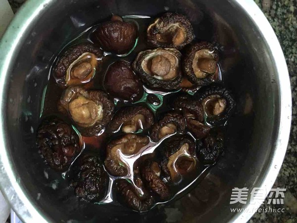 家常炒饭的做法步骤：1