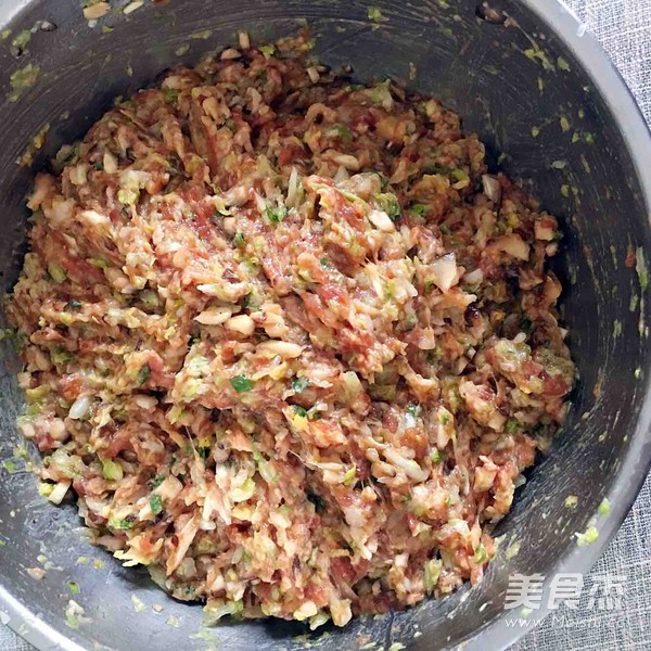 白菜香菇肉包子的做法步骤：4