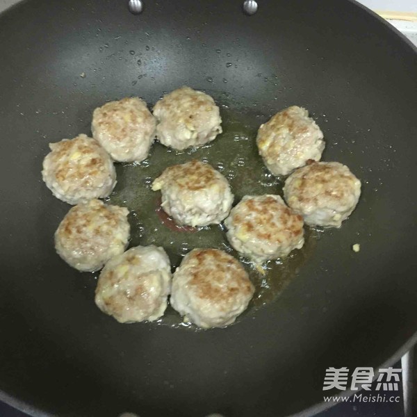 红烧狮子头的做法步骤:5