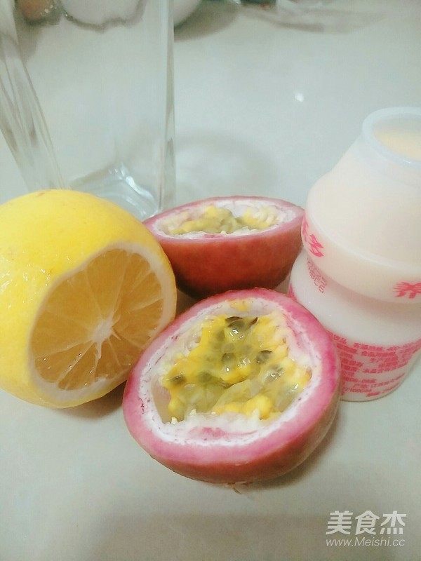 百香果柠檬养乐多的做法步骤：4