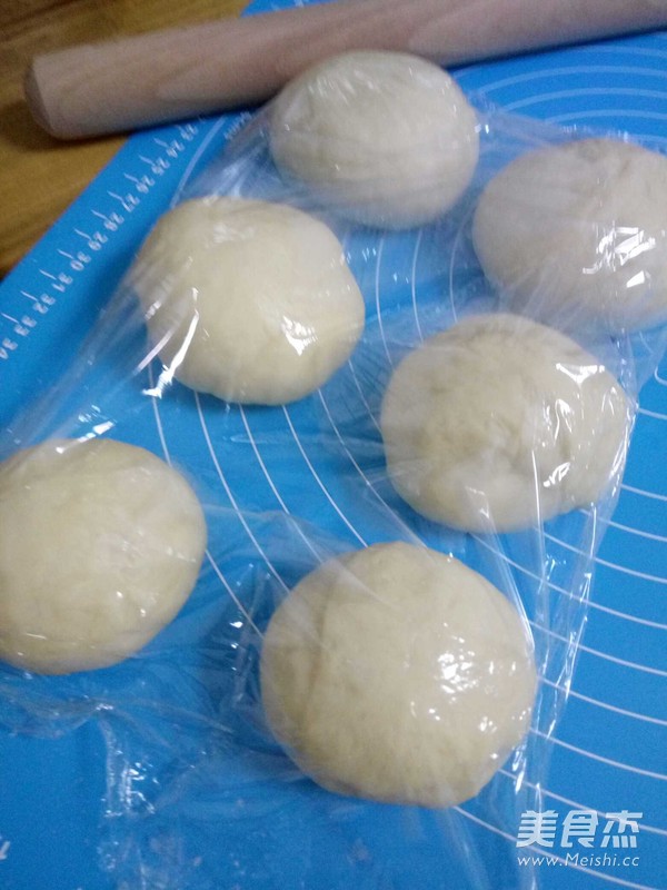 新手完胜的花式豆沙面包的做法步骤:3