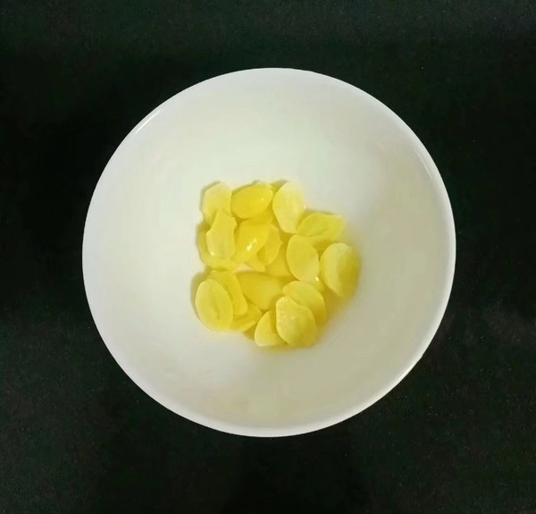 白果百合银耳汤的做法步骤:2