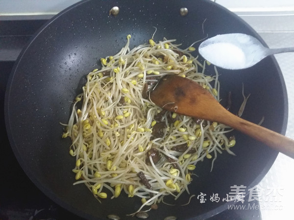 黄豆芽炒韭菜的做法步骤：6