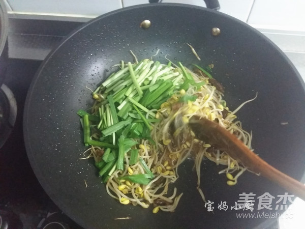 黄豆芽炒韭菜的做法步骤：7