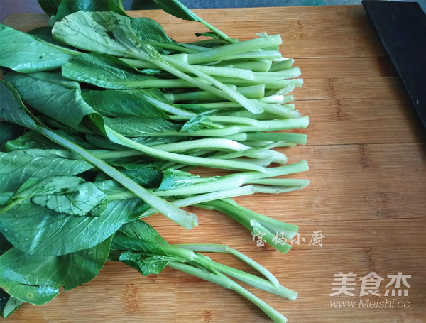 清炒菜心的做法步骤：1