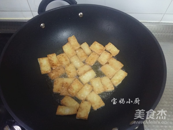 芹菜炒豆腐的做法步骤：3