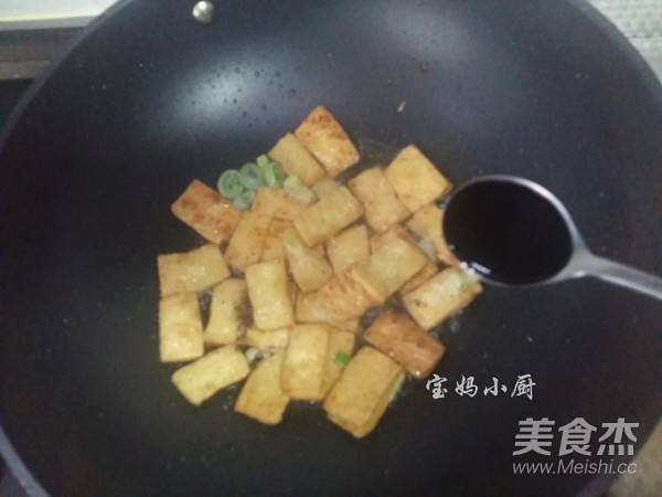 芹菜炒豆腐的做法步骤：5