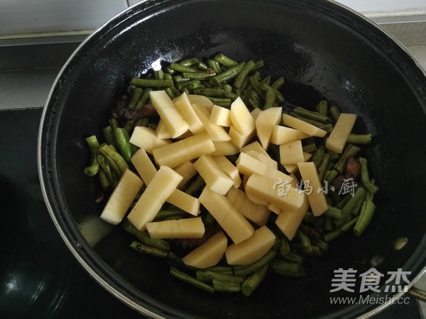 豆角烧土豆的做法步骤：6