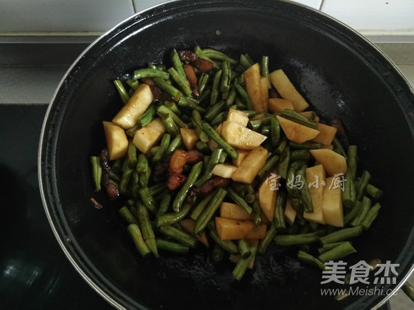 豆角烧土豆的做法步骤：7