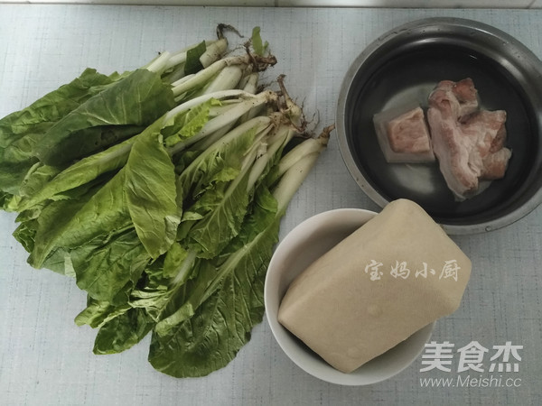 奶白菜炖豆腐的做法步骤：1