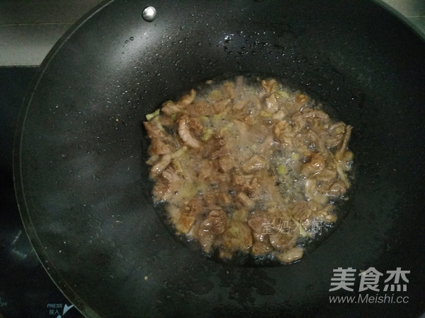 肉片白菜炒木耳的做法步骤：5