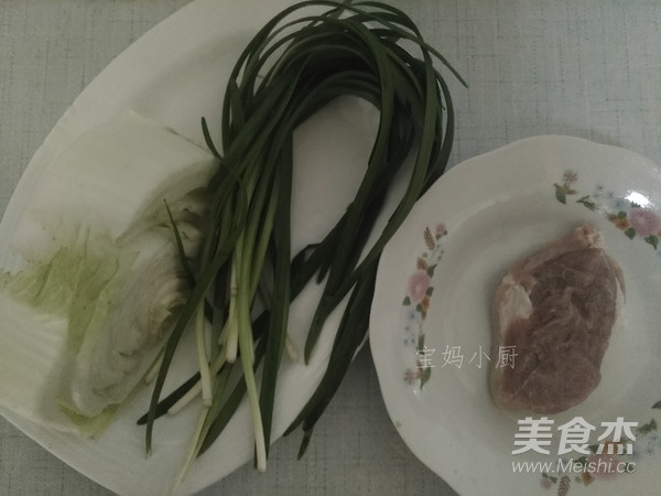 大白菜肉丝炒韭菜的做法步骤：1