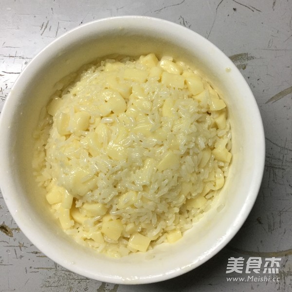 马苏里拉芝士炒饭的做法步骤：8