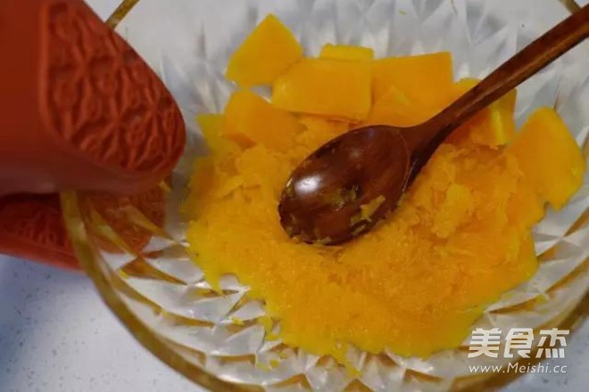 好吃的南瓜面包做法，萌值我给120分的做法步骤：1
