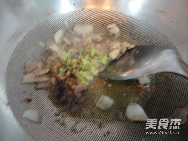 干豆腐炒圆白菜肉片的做法步骤：6