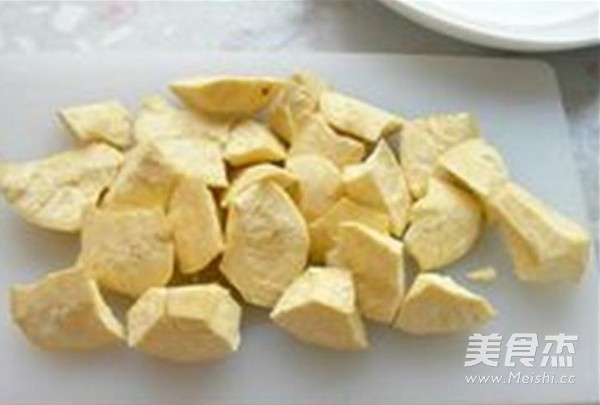 拔丝地瓜的做法步骤：1