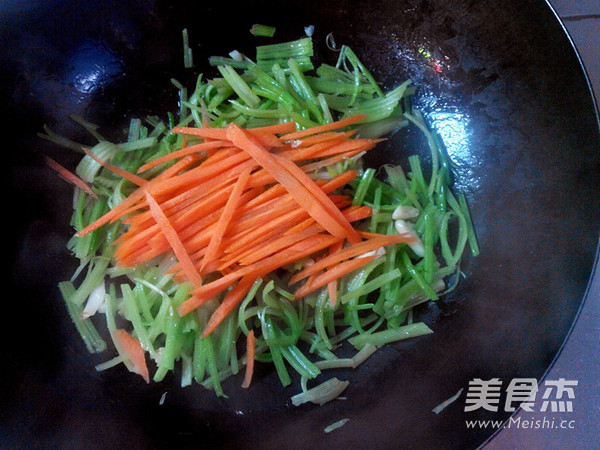 芹菜炒豆皮的做法步骤:4