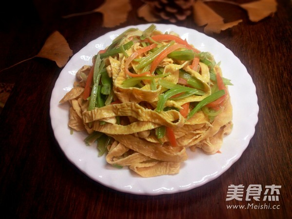 芹菜炒豆皮的做法步骤:8