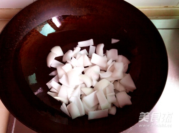 洋葱鱿鱼花的做法步骤:5