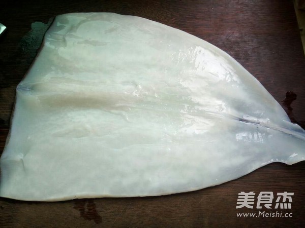 洋葱鱿鱼花的做法步骤:2