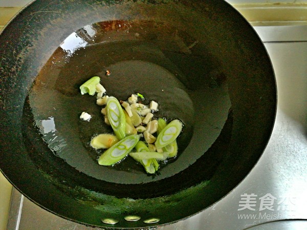 土豆鸡肉炖粉条的做法步骤:4
