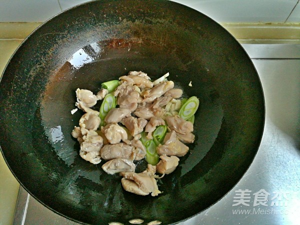 土豆鸡肉炖粉条的做法步骤:5