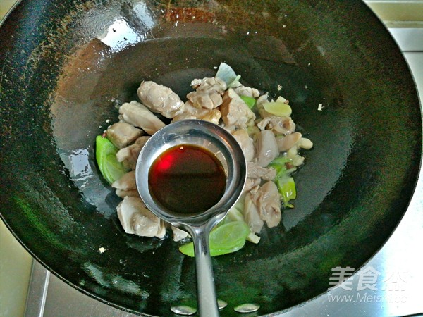 土豆鸡肉炖粉条的做法步骤:6