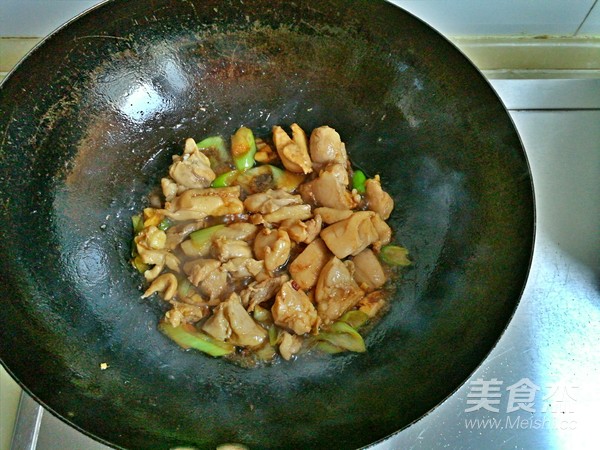 土豆鸡肉炖粉条的做法步骤:7