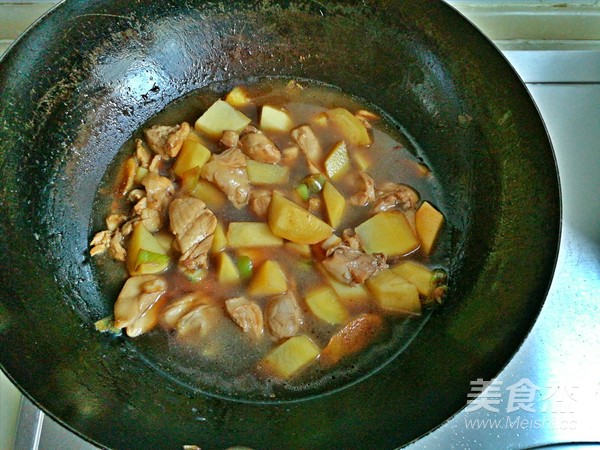 土豆鸡肉炖粉条的做法步骤:9