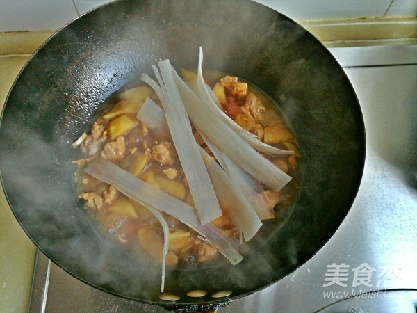 土豆鸡肉炖粉条的做法步骤:10