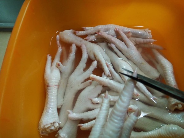酱香鸡爪子的做法步骤:2