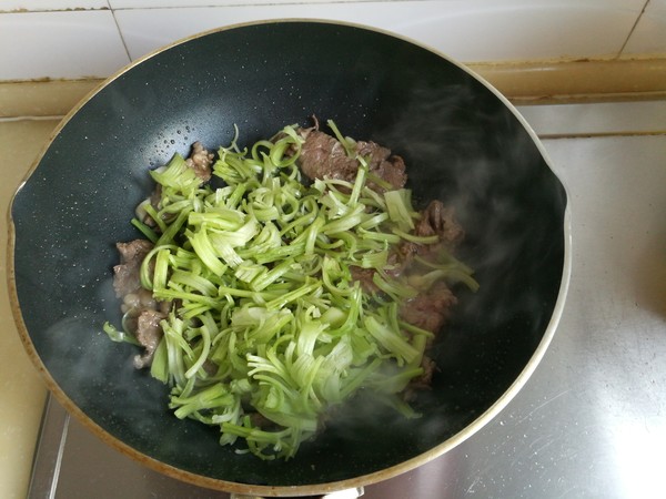 芹菜牛肉土豆粉的做法步骤：5