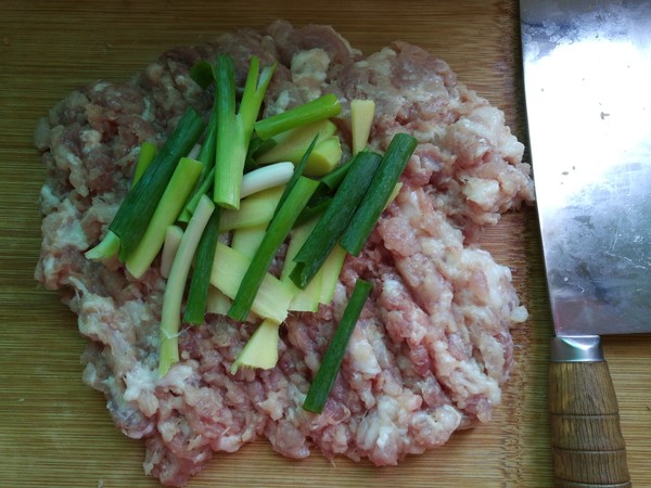 芹菜肉包的做法步骤:2