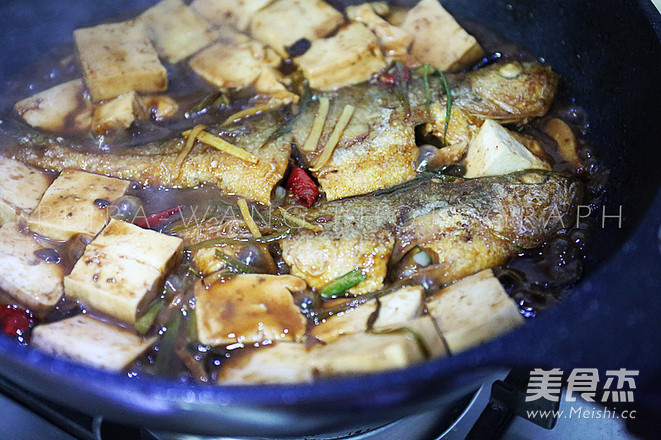 黄鱼烧豆腐的做法步骤:7