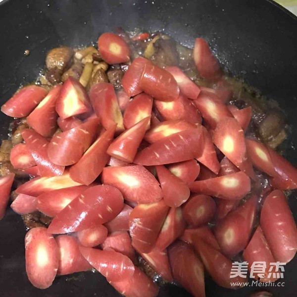 红萝卜烧五花肉的做法步骤：7